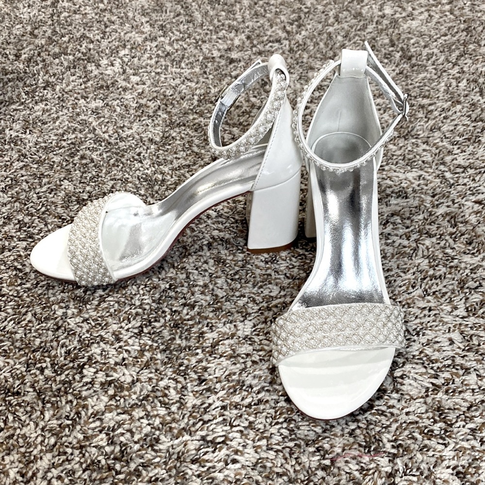 NWT Ivory Pearl Block Heels - Size 6.5